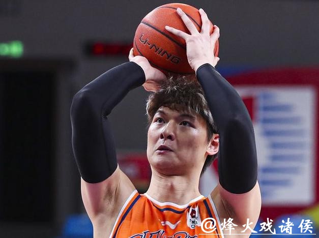 上海13战12胜:超广东升联赛第二 王哲林梦游仍大胜剑指冲冠 上海13战12胜:超广东升联赛第二 王哲林梦游仍大胜剑指冲冠